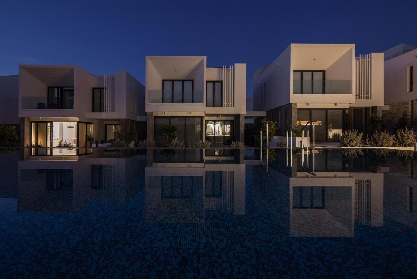 Avalon 1 1 Communal Pool *